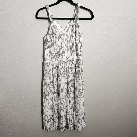 Banana Republic Petite Dress Womens Sleeveless V-Neck Pleated Size 6 Petite - Picture 1 of 15